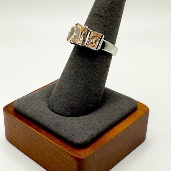 Ring with Three Orange Stones - Picture 3 of 6